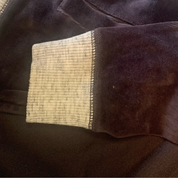 Girl’s Abercrombie & Fitch zip-up velour hoodie. - Picture 6 of 6